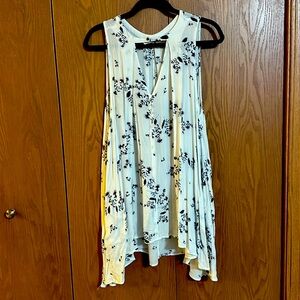 Free People Floral Tunic Top- It has pockets!